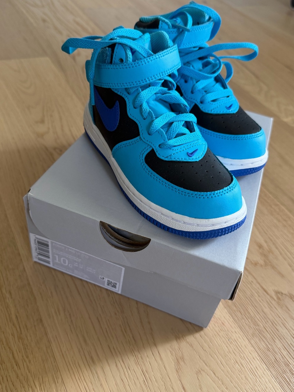 Little boys’ Air Force 1s